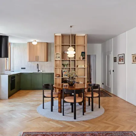 Elegant Lesser Town With Balcony & Free Parking By Easybnb Premium