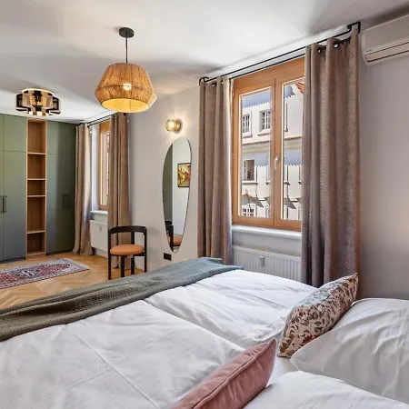Lejlighed Elegant Lesser Town With Balcony & Free Parking By Easybnb Premium *