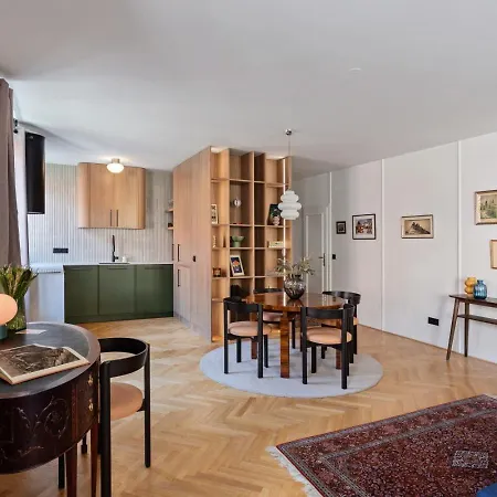 Elegant Lesser Town With Balcony & Free Parking By Easybnb Premium Lejlighed *