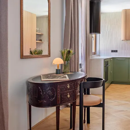 Elegant Lesser Town With Balcony & Free Parking By Easybnb Premium * Prag