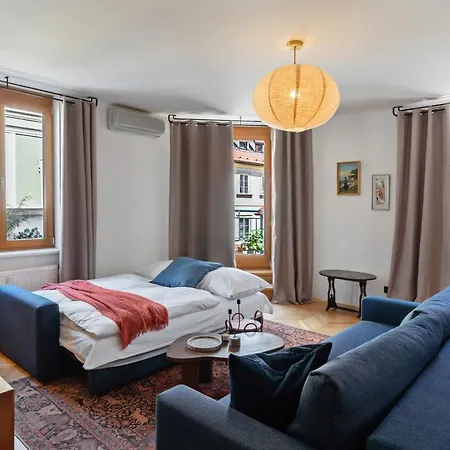 Elegant Lesser Town With Balcony & Free Parking By Easybnb Premium Prag