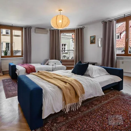 Elegant Lesser Town With Balcony & Free Parking By Easybnb Premium *