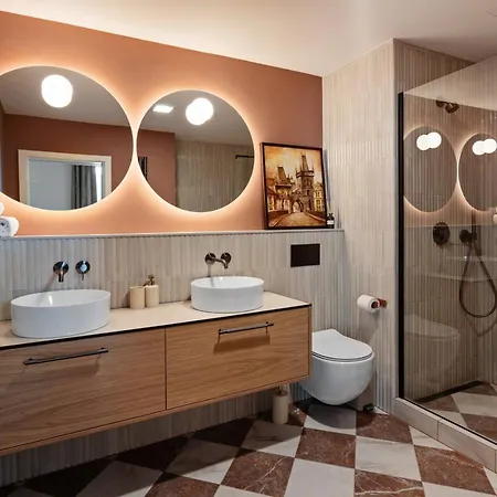 Elegant Lesser Town With Balcony & Free Parking By Easybnb Premium *