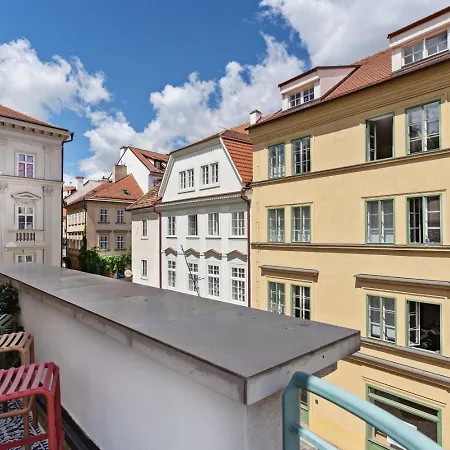 Elegant Lesser Town With Balcony & Free Parking By Easybnb Premium * Prag